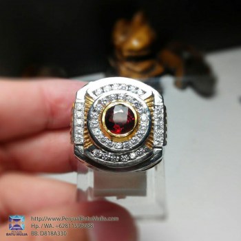 Red-Spinel